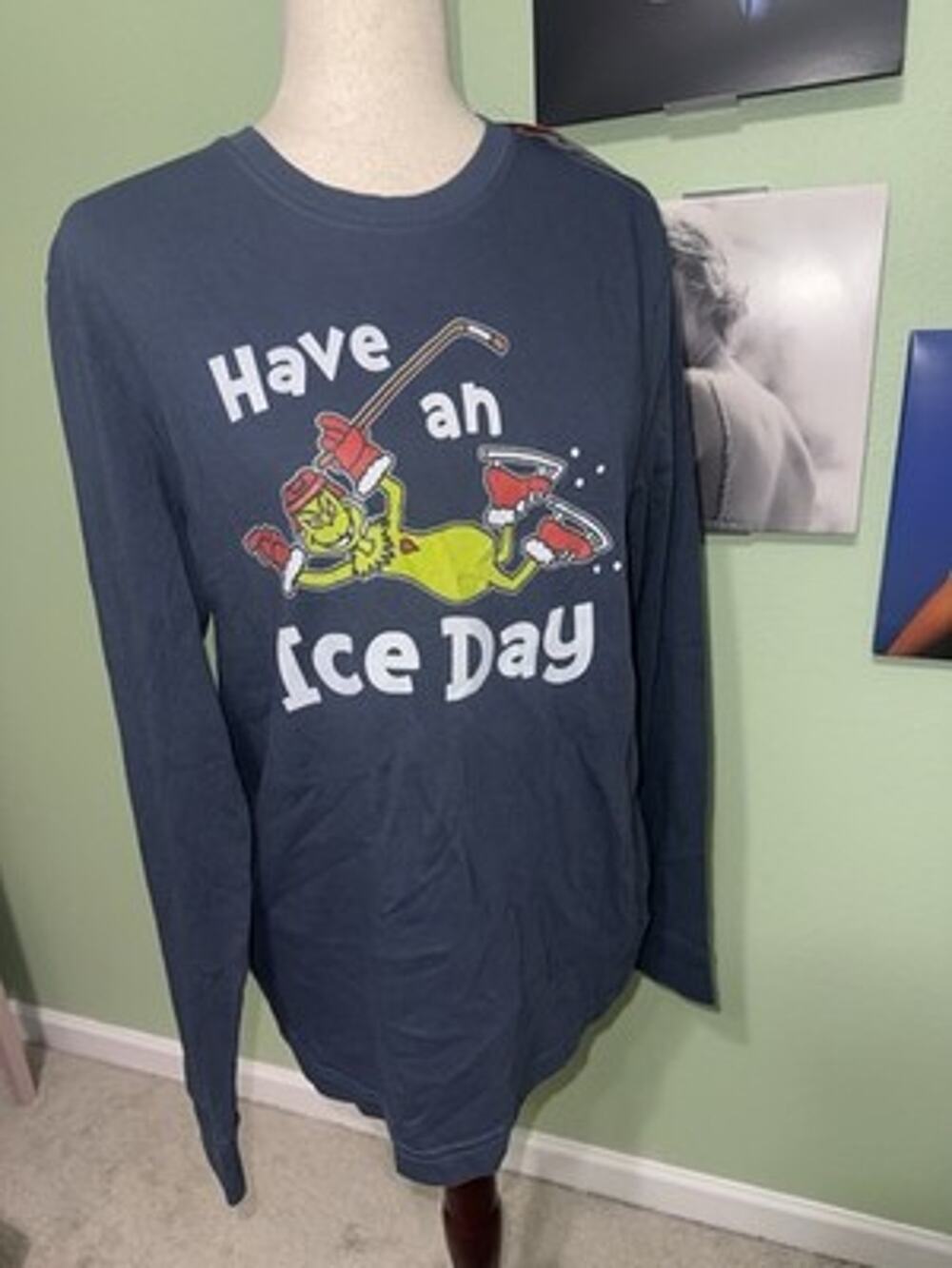 Life Is Good Mens S Dr Seuss Grinch Have An Ice Day L/S Hockey T-Shirt NWT
